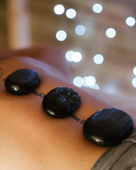 Masaža z vročimi vulkanskimi kamni